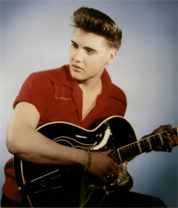 Elvis mit Gitarre